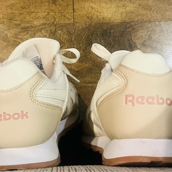 Reebok Women’s Classic Leather Sneaker - Picture 5 of 8